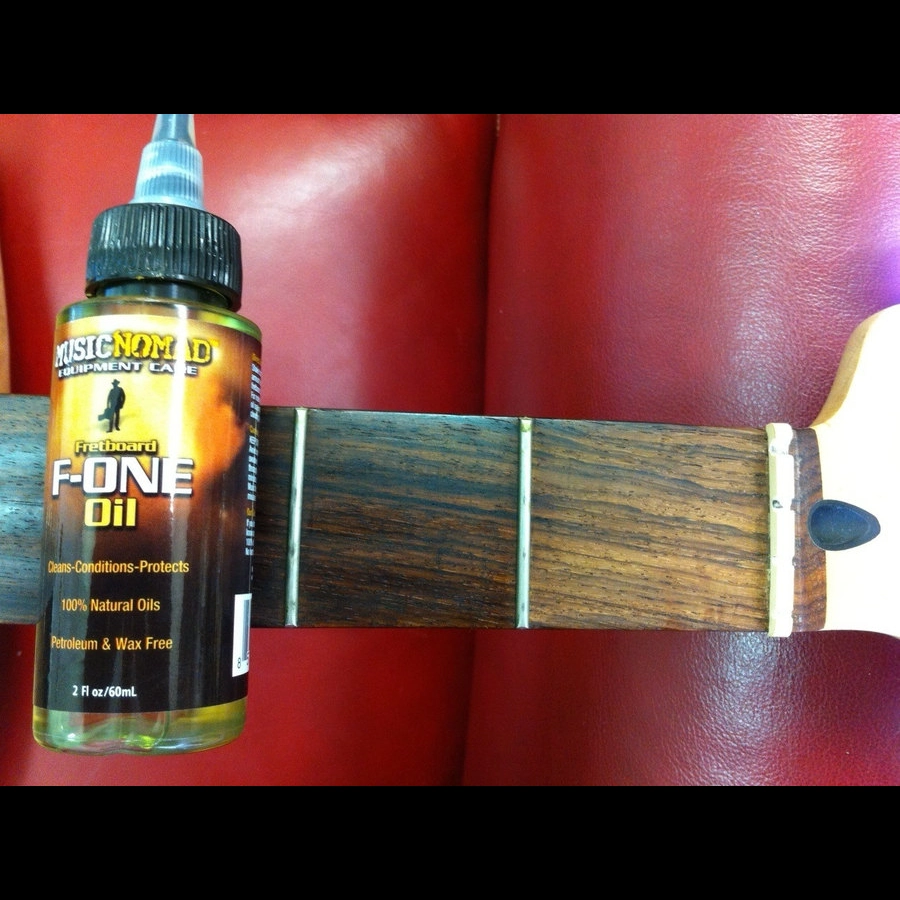 MN105: Fretboard F-ONE Oil - Cleaner & Conditioner Revitalize your Rosewood fretboard with F-ONE Oil