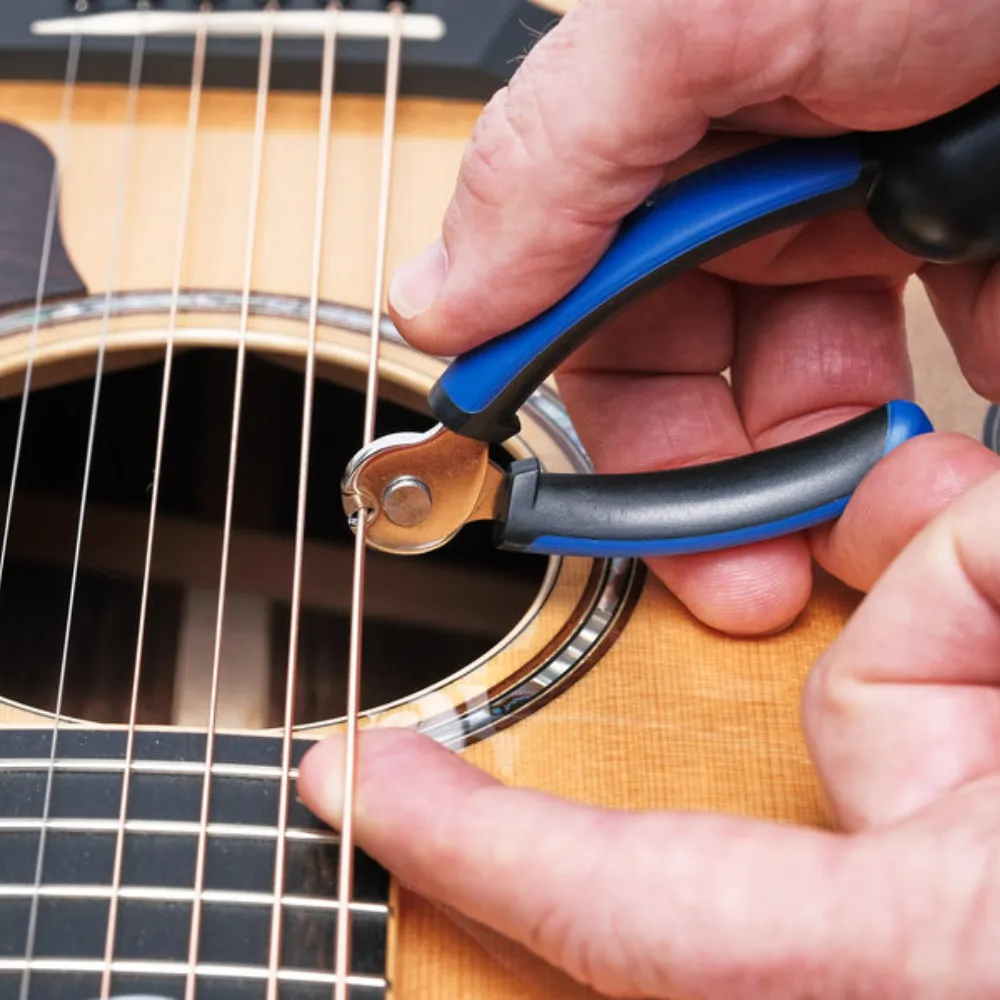 high quality carbon steel String Cutter to effortlessly cut through all acoustic guitar string