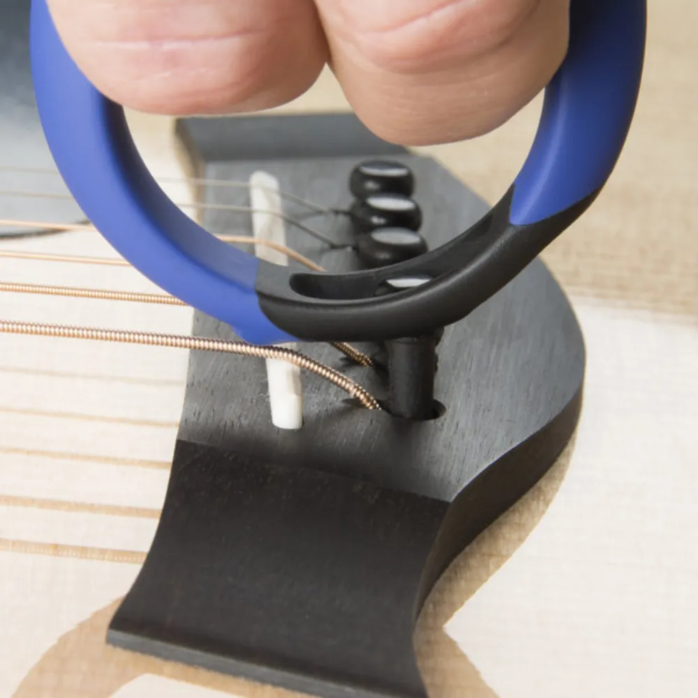 GRIP Puller holds the peg in it's mouth