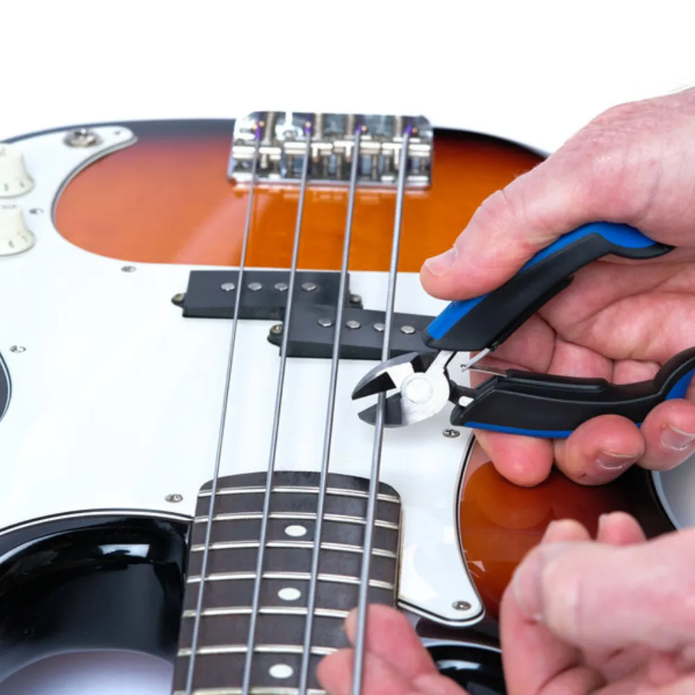 GRIP Cutter cutting Bass strings